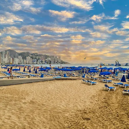 Edificio Ricardo アパート ベニドルム